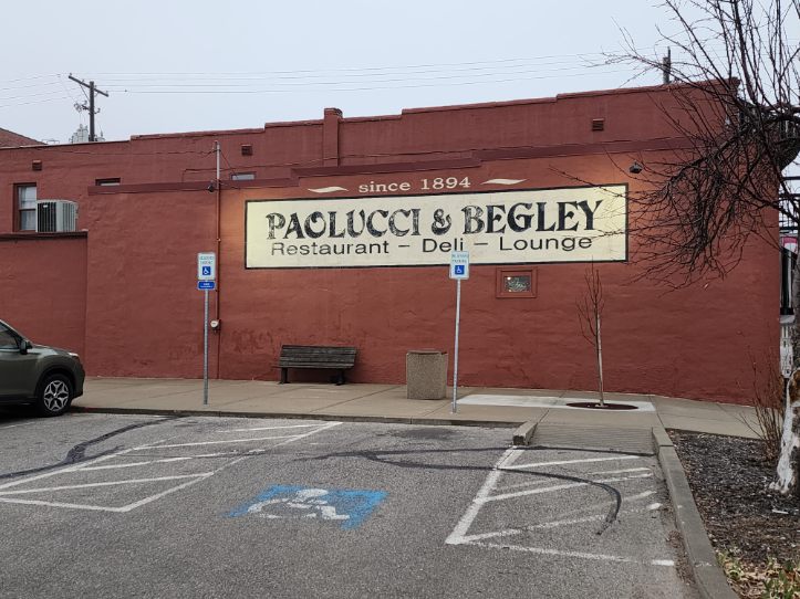 Paolucci Restaurant, Deli & Lounge